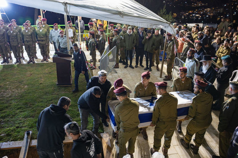 קולו של הרבי מנגן ניגון חסידי הדהד בהר הרצל: הלווייתו הדומעת של החייל 