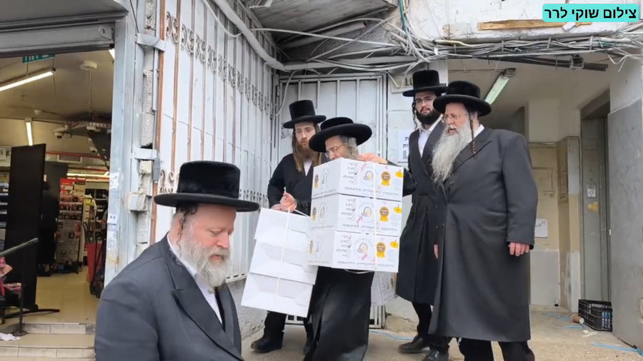הגה"צ רבי אלימלך בידרמן באפיית מצות