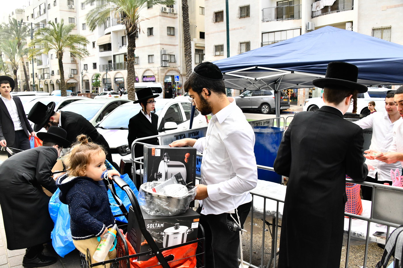אווירת ערב חג הפסח בבני ברק