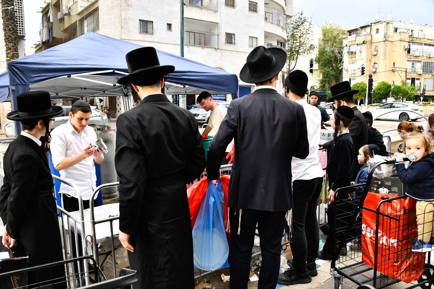 אווירת ערב חג הפסח בבני ברק