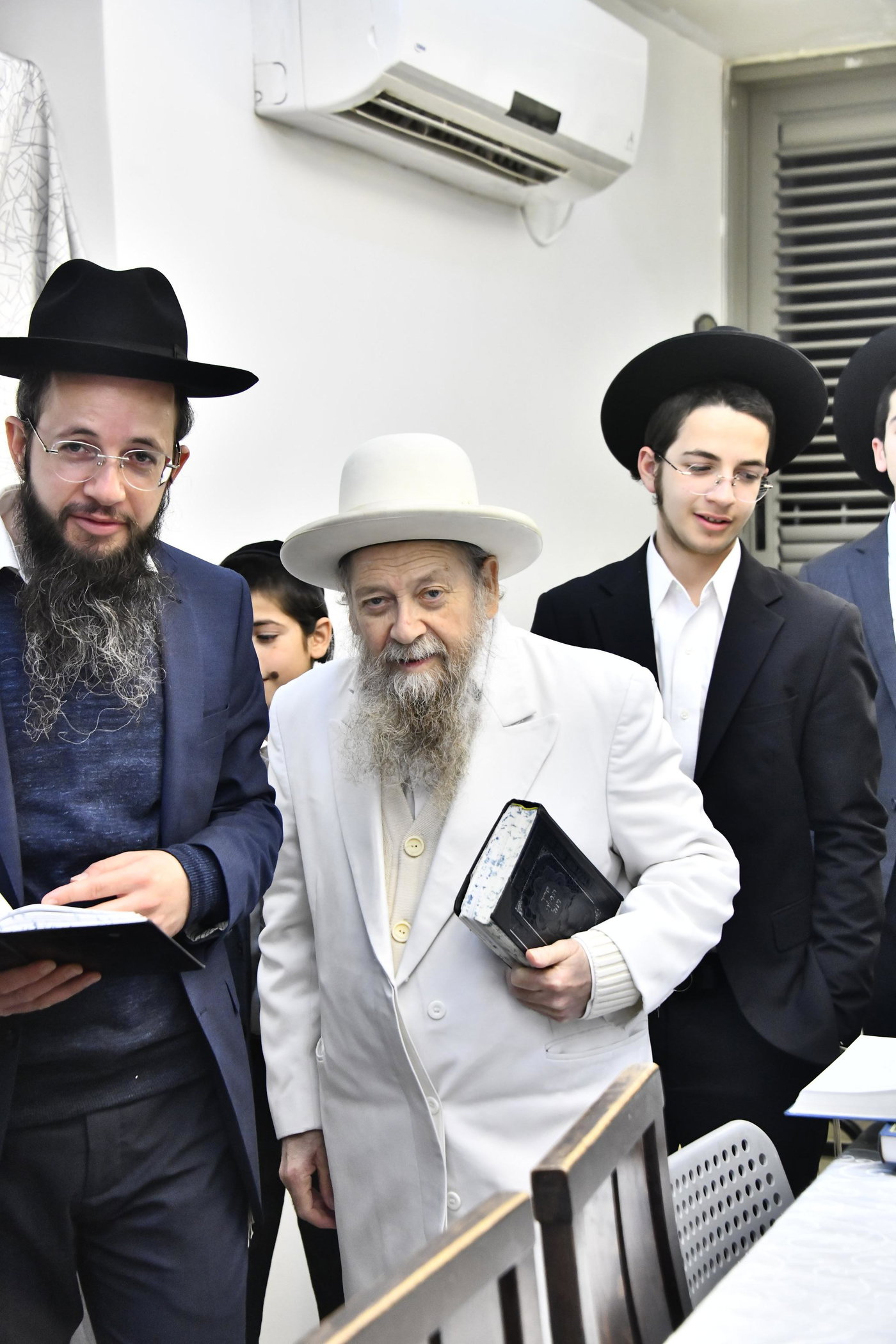 מוצאי שבת הגדול אצל המקובל רבי דוד בצרי