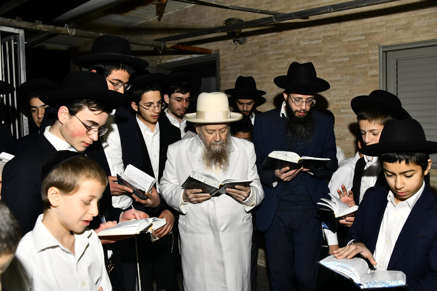 מוצאי שבת הגדול אצל המקובל רבי דוד בצרי