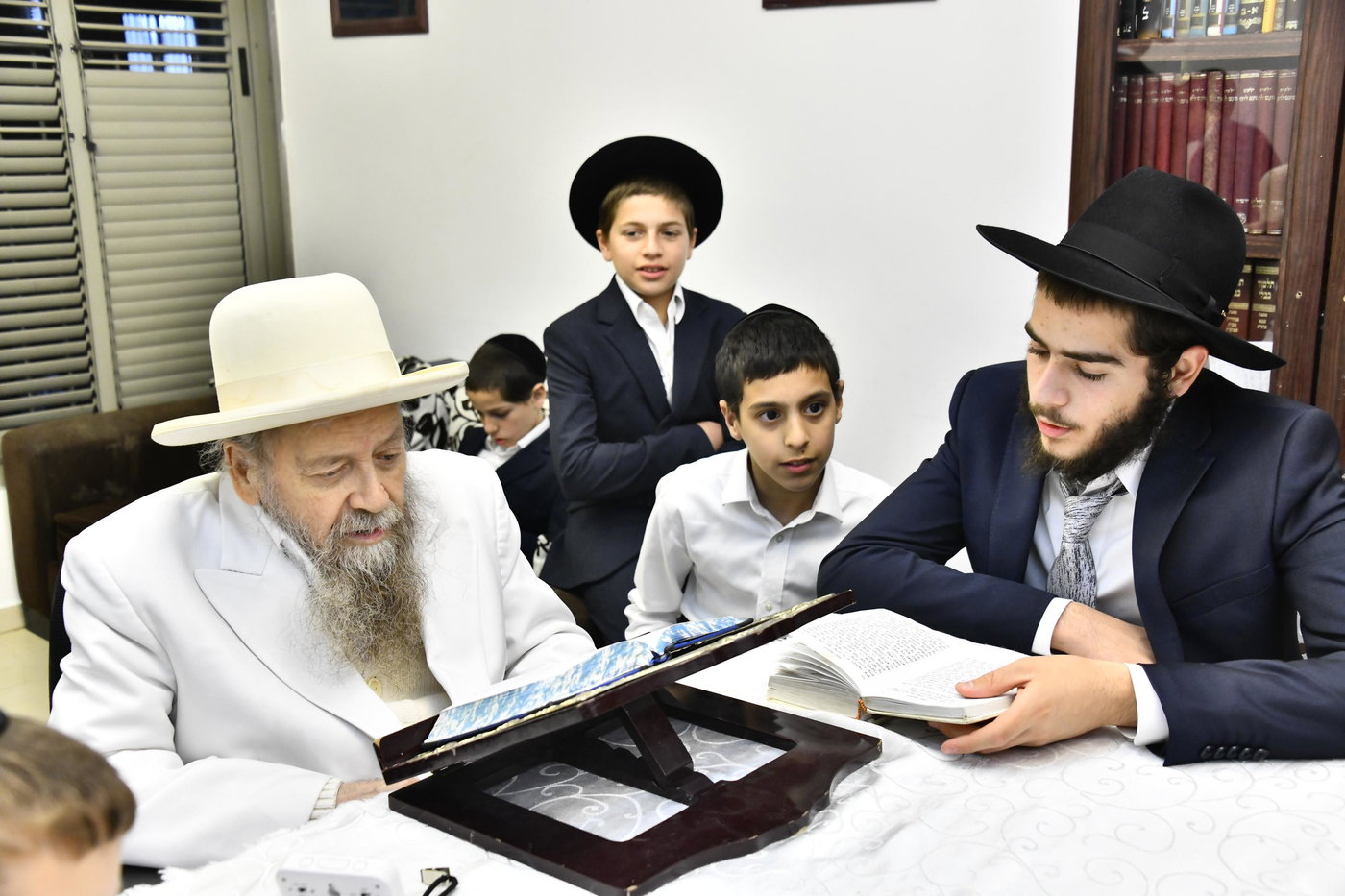 מוצאי שבת הגדול אצל המקובל רבי דוד בצרי