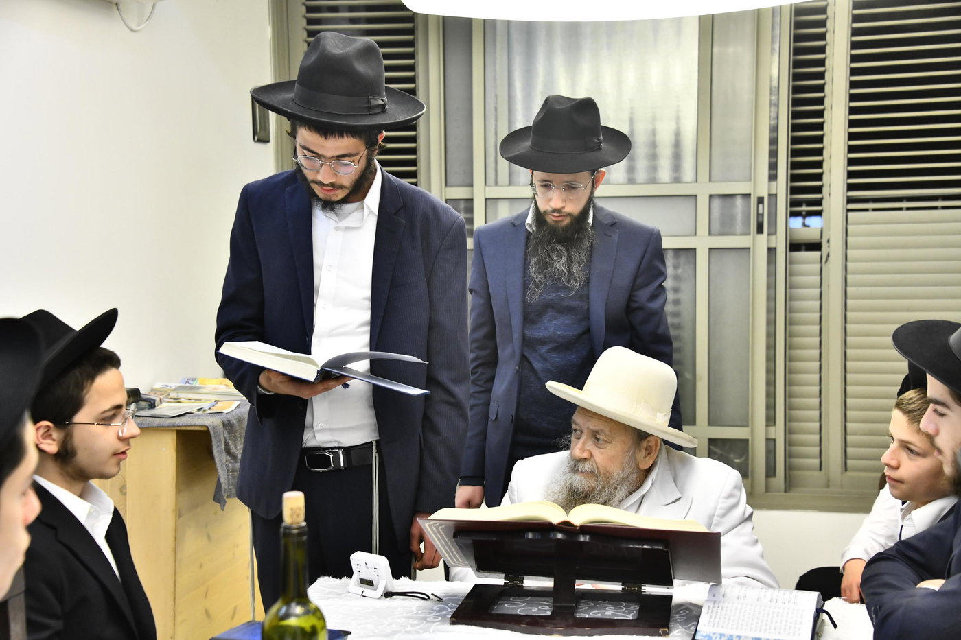 מוצאי שבת הגדול אצל המקובל רבי דוד בצרי