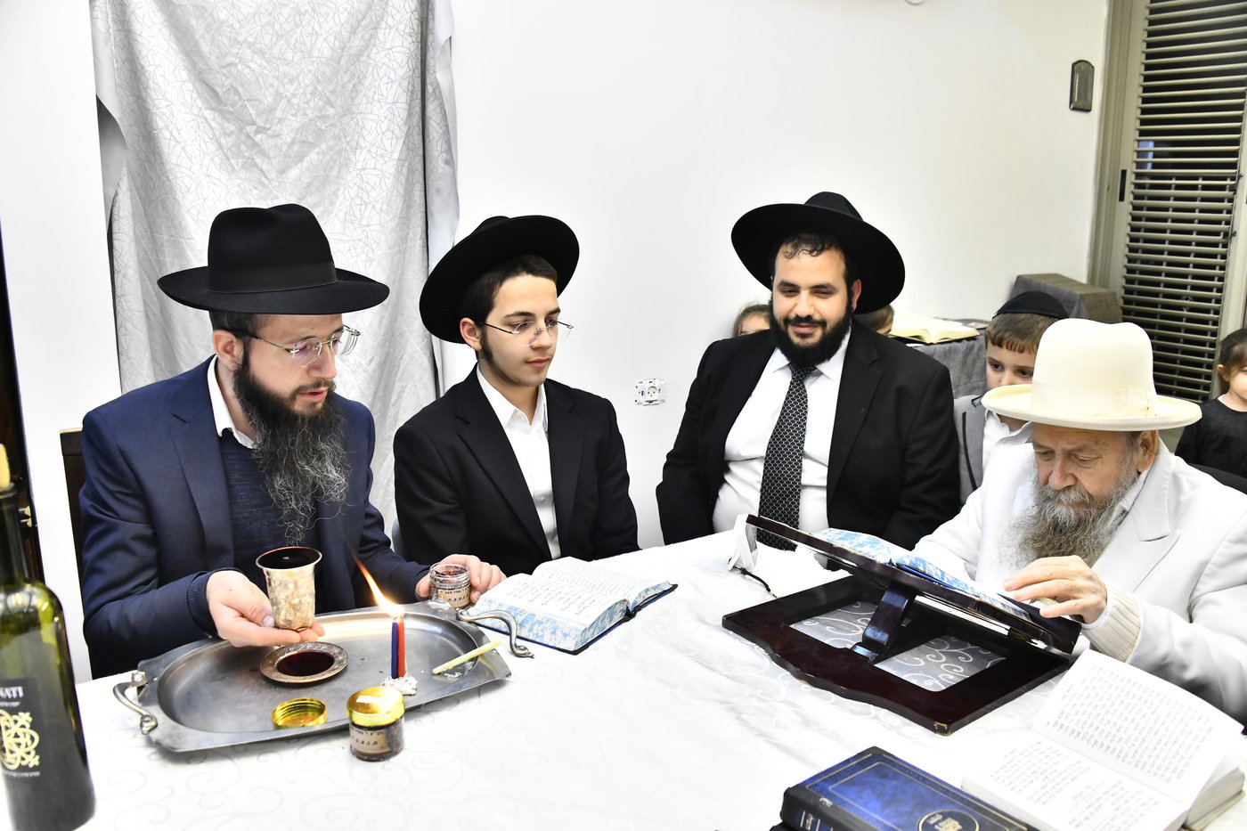 מוצאי שבת הגדול אצל המקובל רבי דוד בצרי