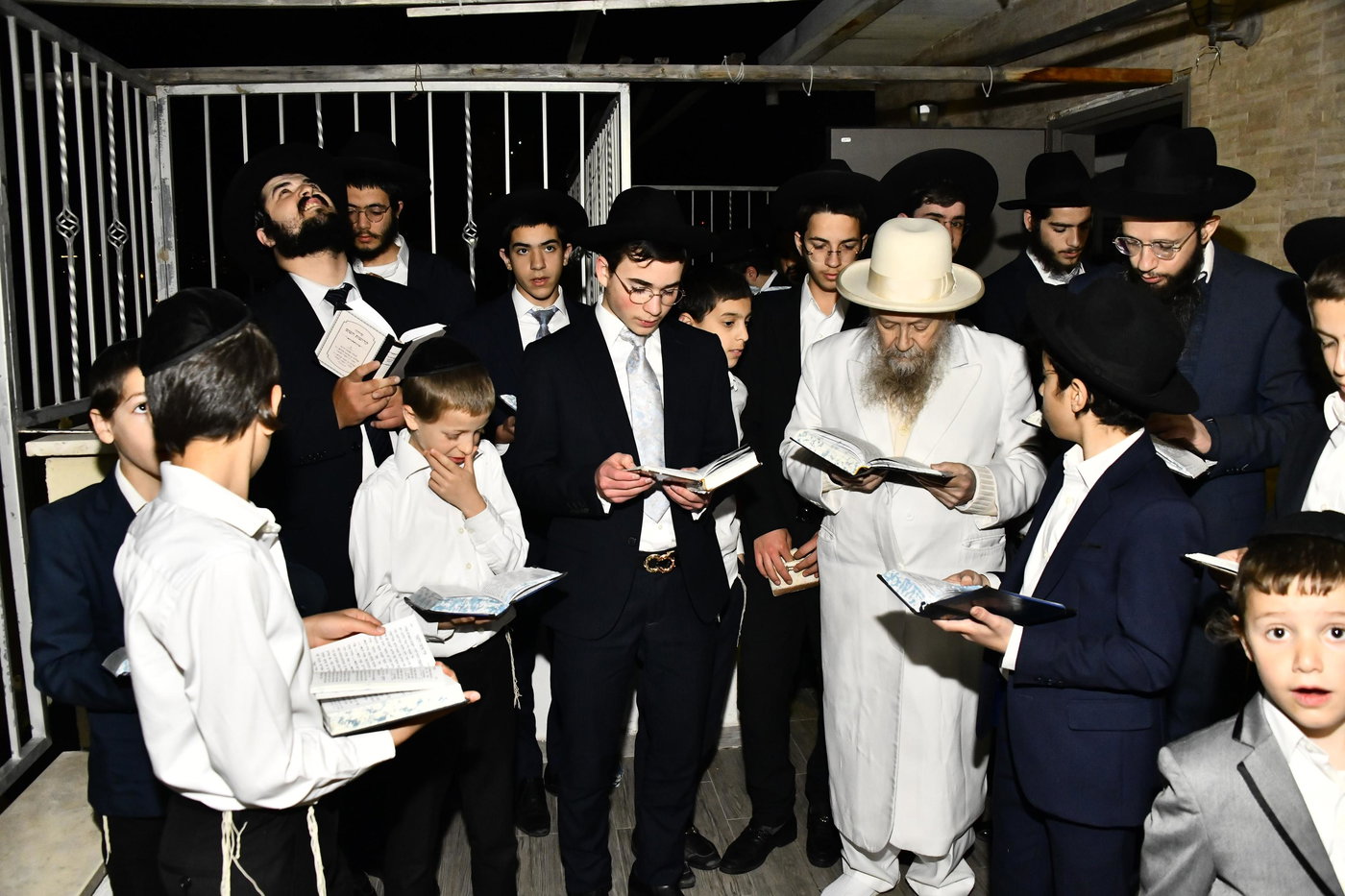 מוצאי שבת הגדול אצל המקובל רבי דוד בצרי