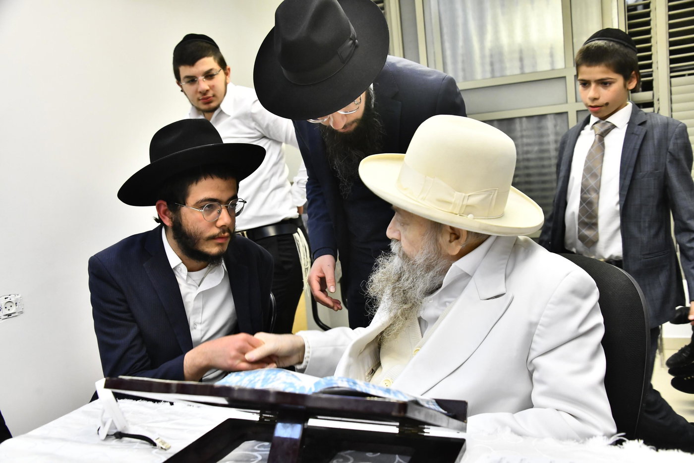 מוצאי שבת הגדול אצל המקובל רבי דוד בצרי