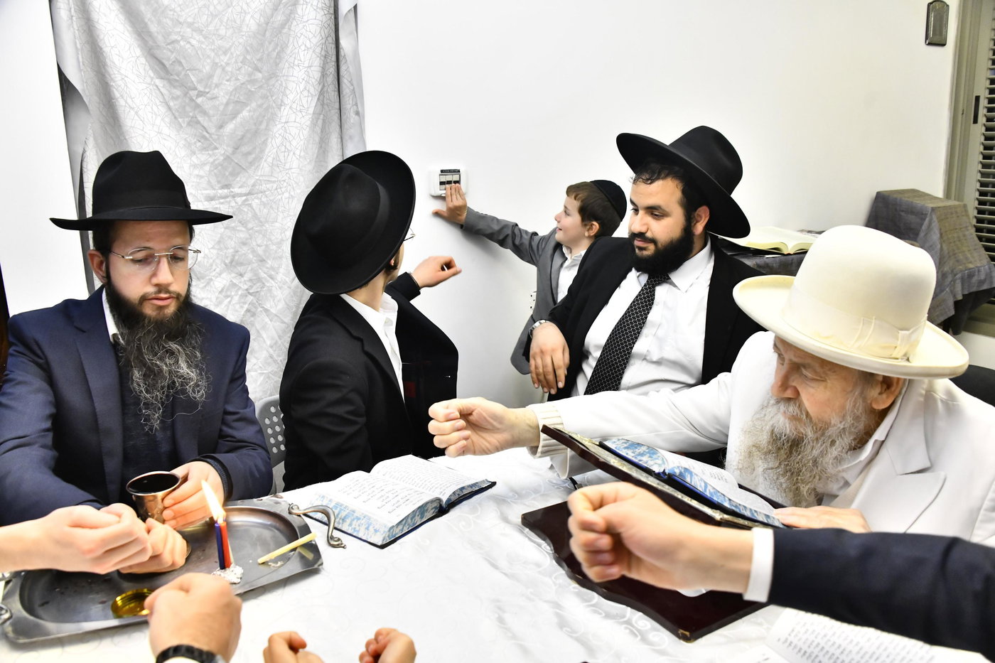 מוצאי שבת הגדול אצל המקובל רבי דוד בצרי