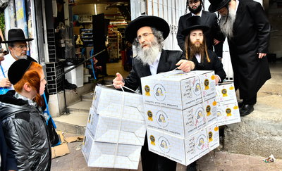 הגה"צ רבי אלימלך בידרמן באפיית מצות