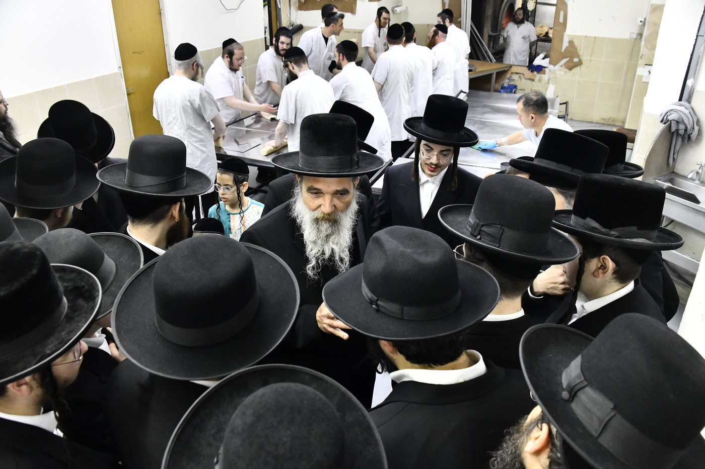 האדמו"ר מאשלג בני היכלא באפיית המצות