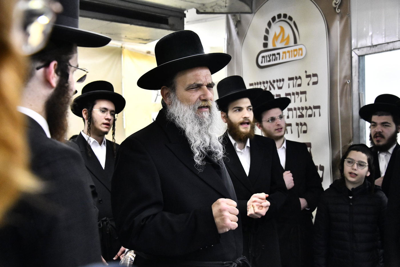 האדמו"ר מאשלג בני היכלא באפיית המצות