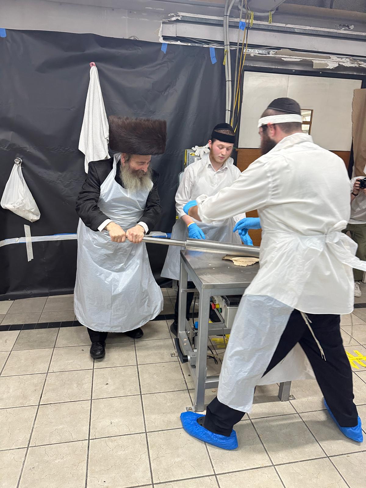 אפיית מצות באוסטרליה