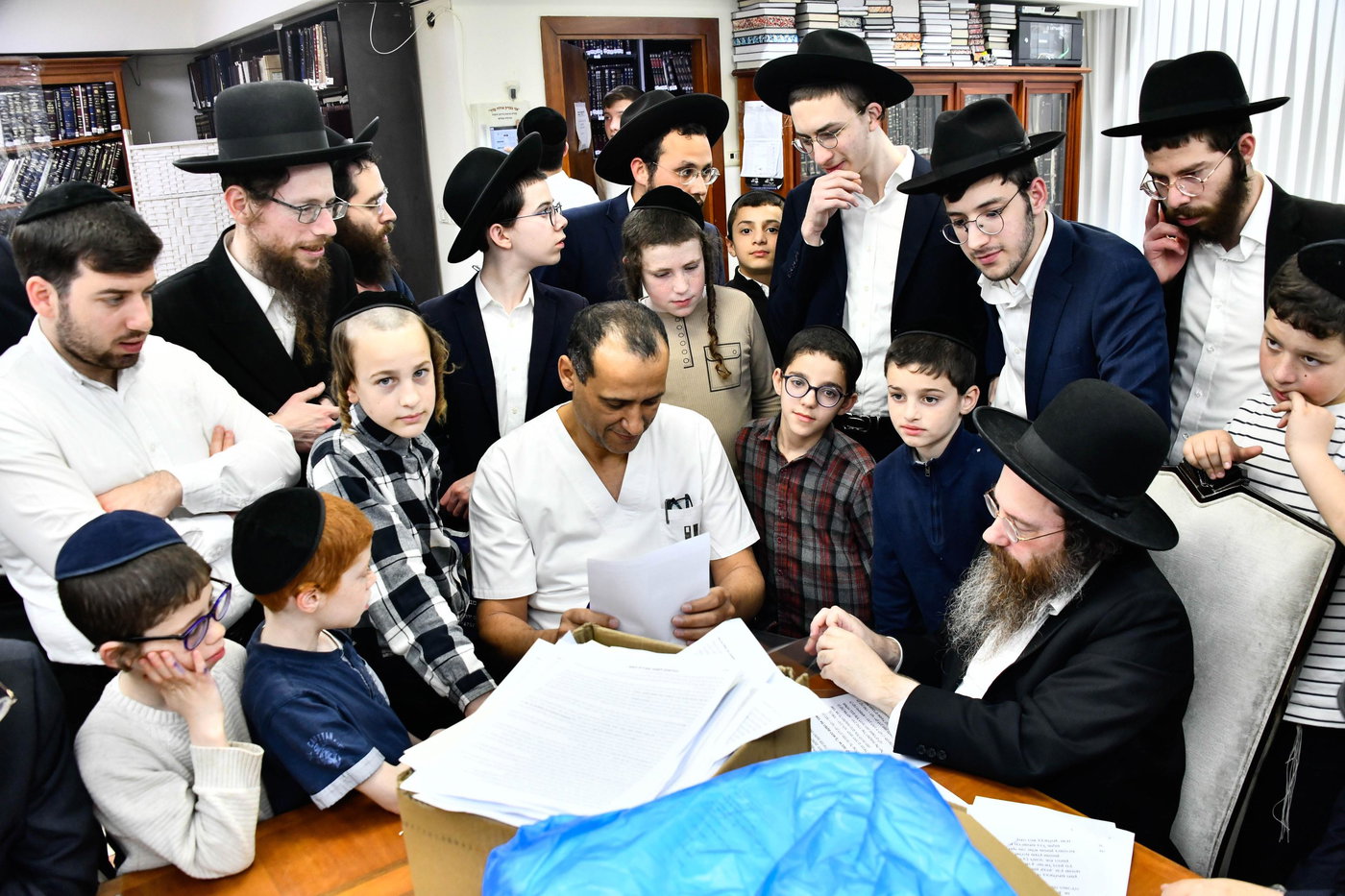 הגאון רבי עמרם פריד במכירת חמץ