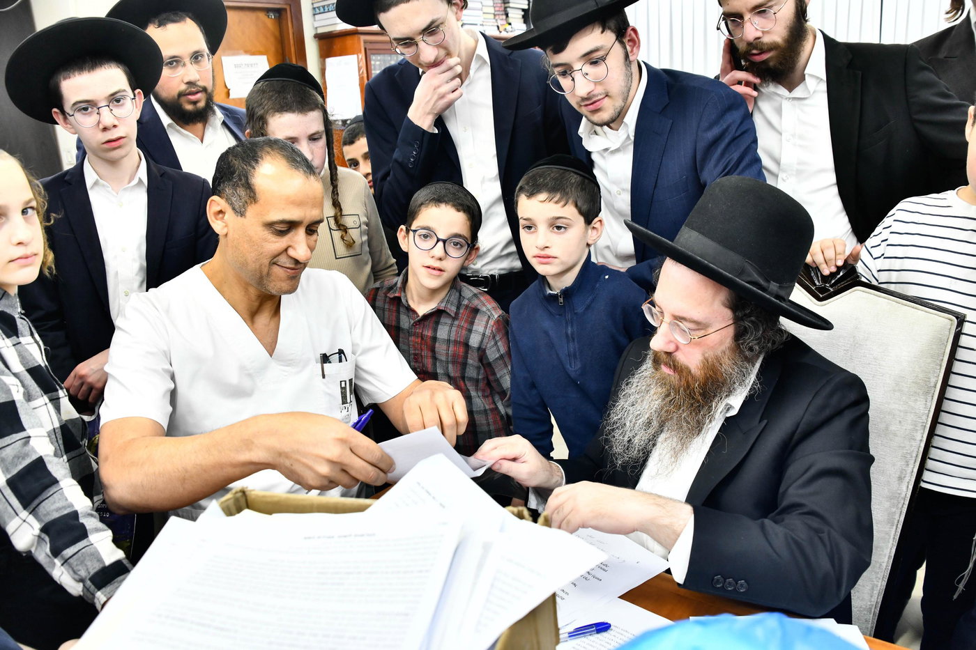 הגאון רבי עמרם פריד במכירת חמץ