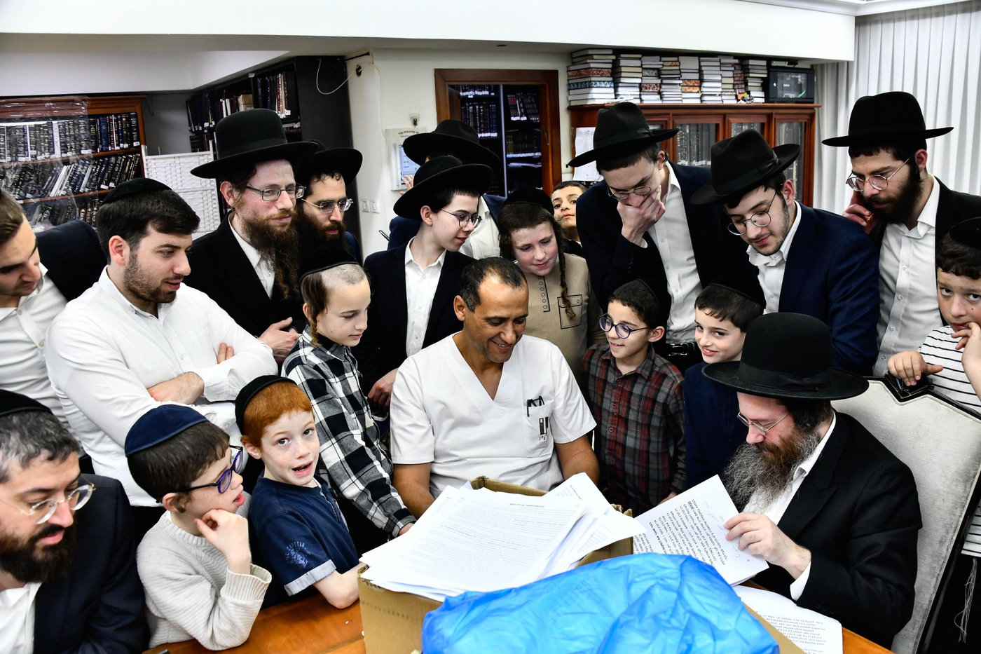 הגאון רבי עמרם פריד במכירת חמץ