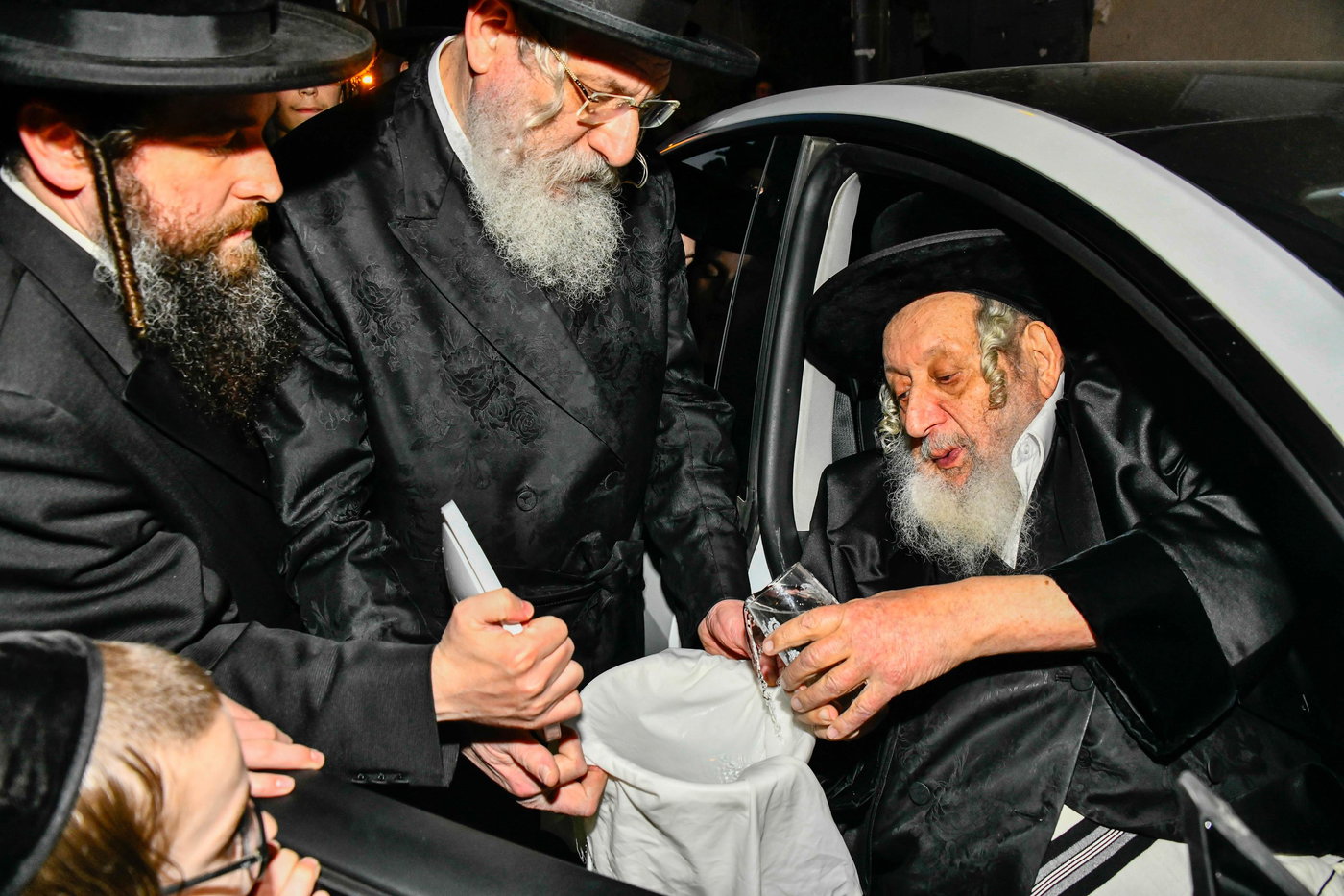 האדמו"ר מנאראל במים שלנו