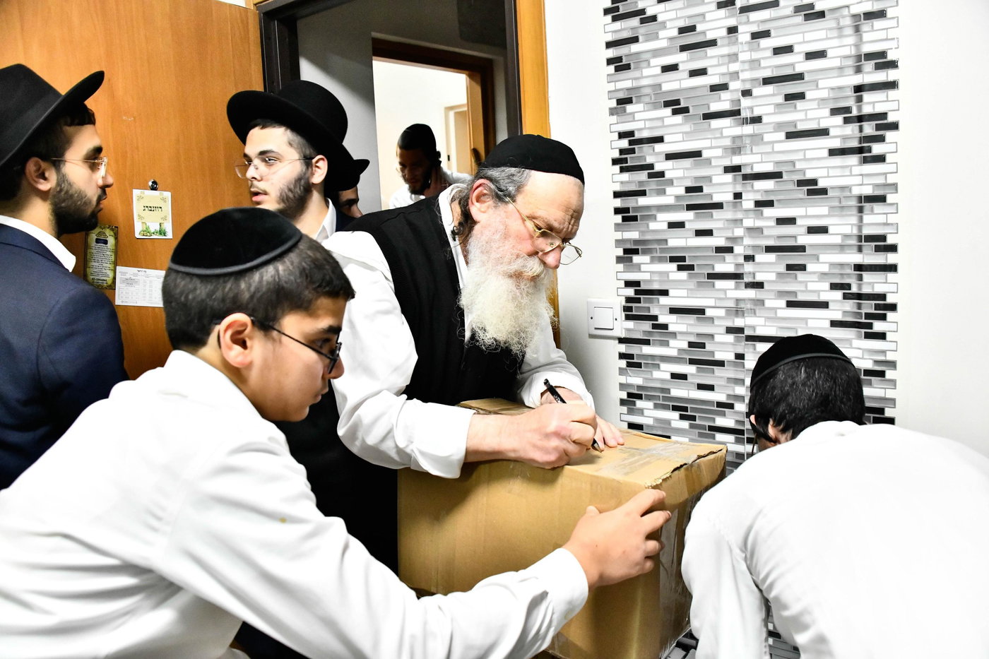 מכירת חמץ בבד"ץ של הגר"נ קרליץ