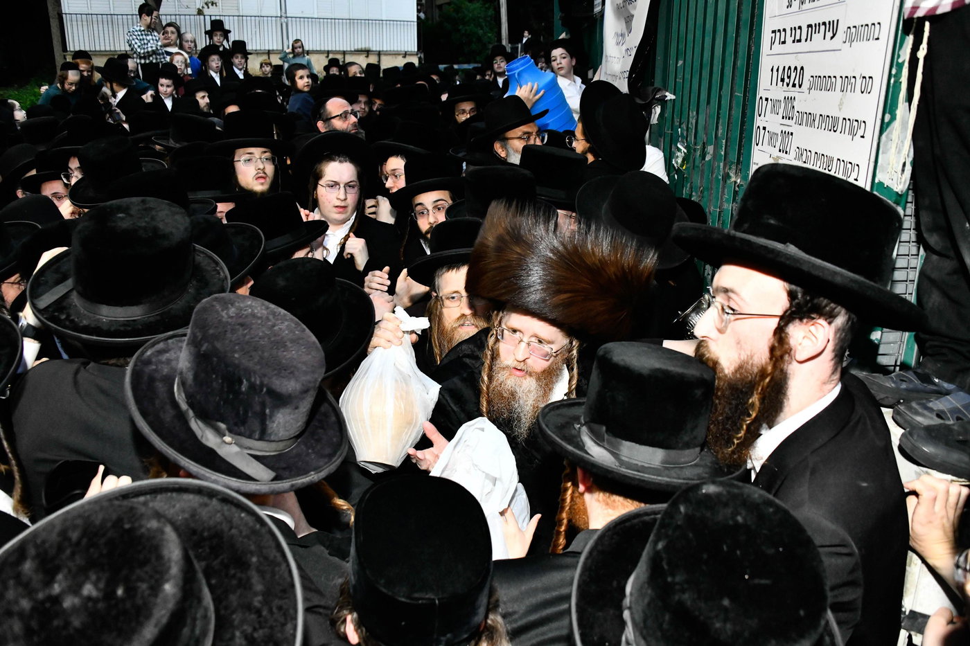 האדמו"ר משומרי אמונים במים שלנו