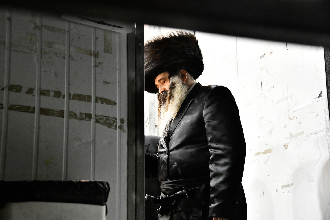 האדמו"ר מזוטשקא בבדיקת חמץ