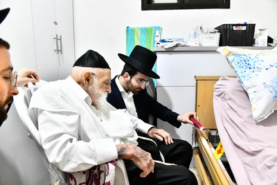 הגר"מ גריינמן בבדיקת חמץ