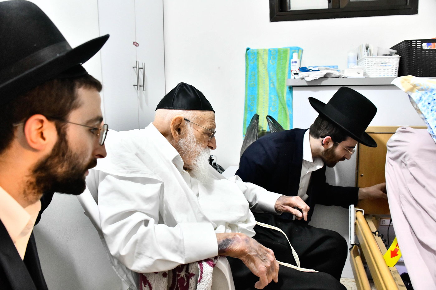 הגר"מ גריינמן בבדיקת חמץ