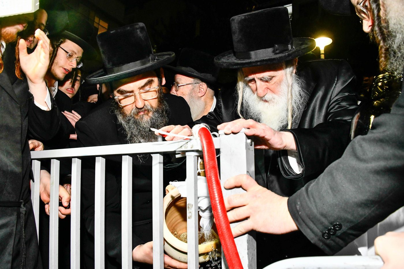 האדמו"ר ממכנובקא בעלזא במים שלנו