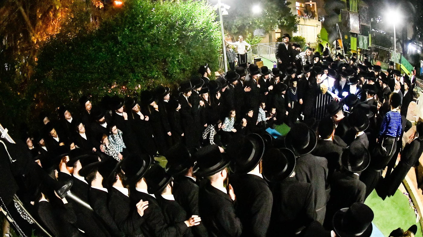 האדמו"ר ממכנובקא בעלזא במים שלנו