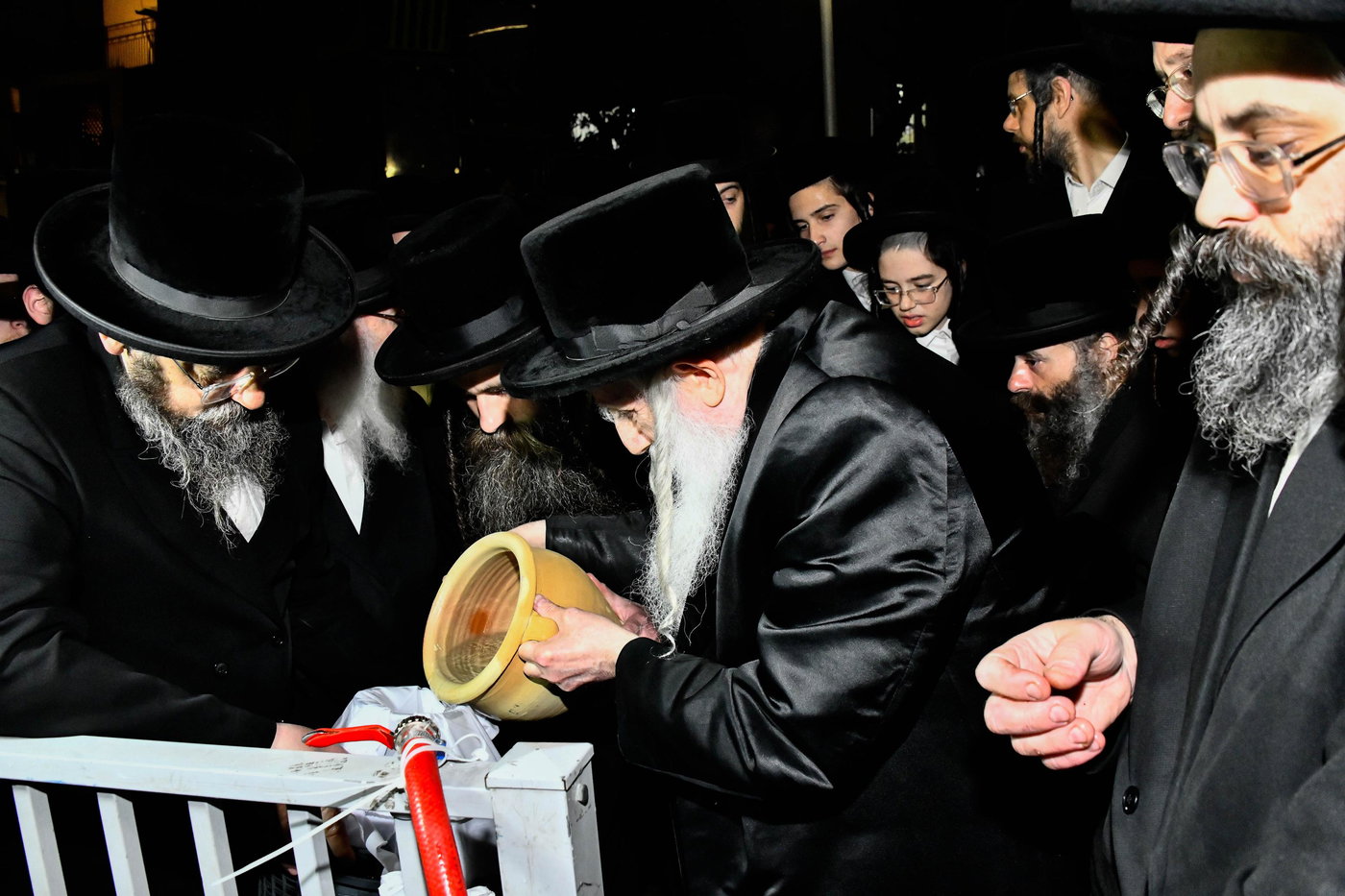 האדמו"ר ממכנובקא בעלזא במים שלנו