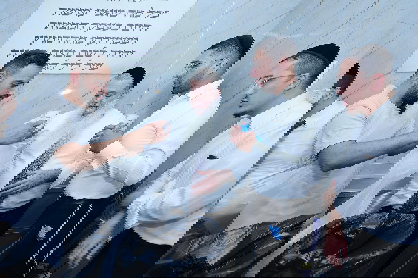 הגאון רבי יגאל כהן באפיית מצות