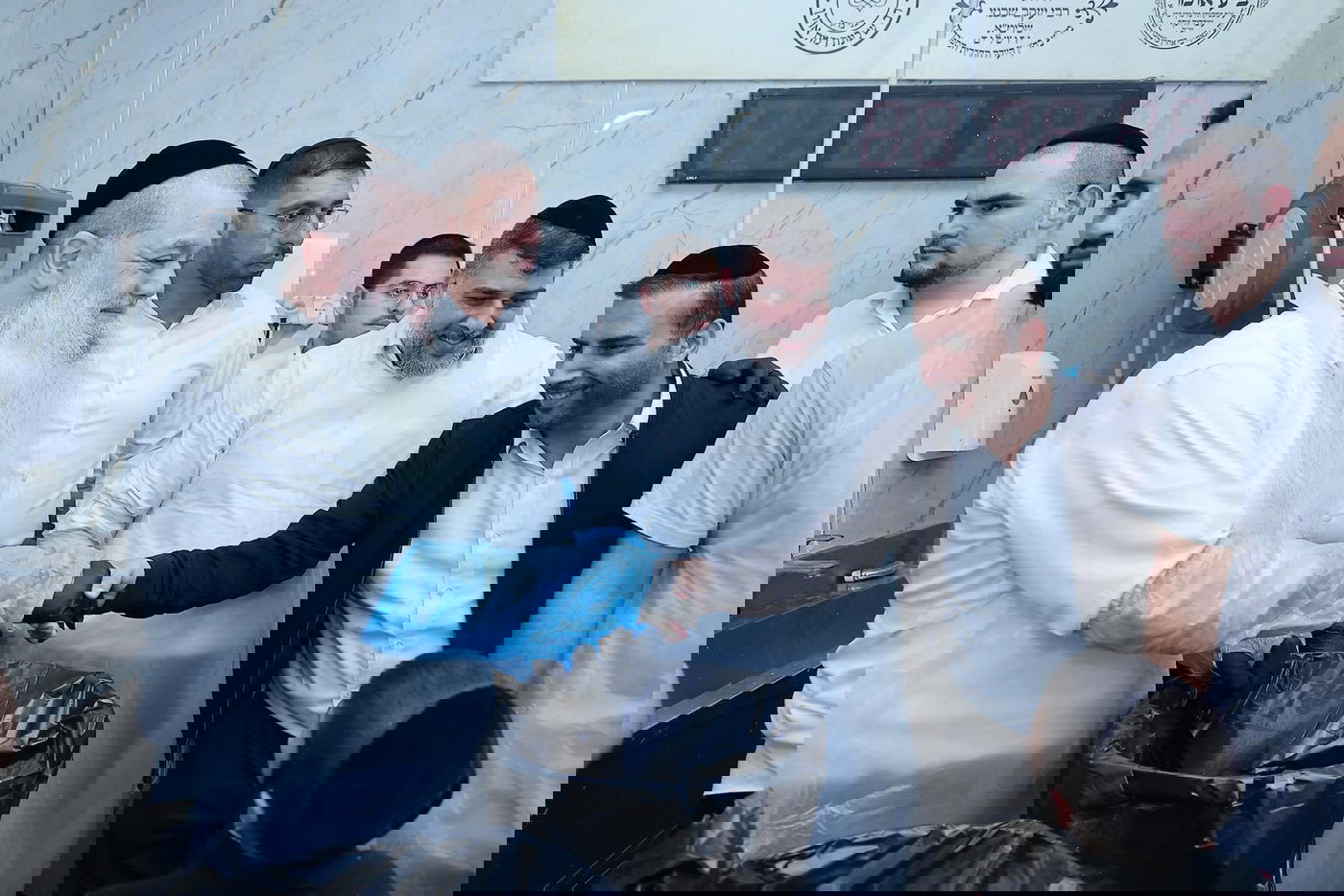 הגאון רבי יגאל כהן באפיית מצות