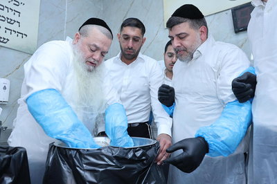 הגאון רבי יגאל כהן באפיית מצות