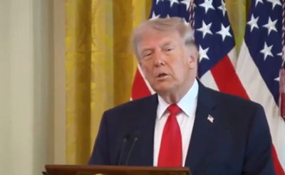 טראמפ לעג למקרון: "הוא עדיין מתאושש מהמכה הימנית של אשתו לסנטר" - כך הגיב הצרפתי