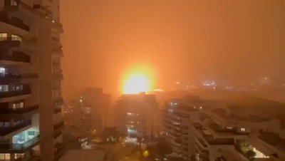 "יואו נפילה!": כך נראו רגעי פגיעת הטיל האיראני הערב בפתח תקווה | צפו