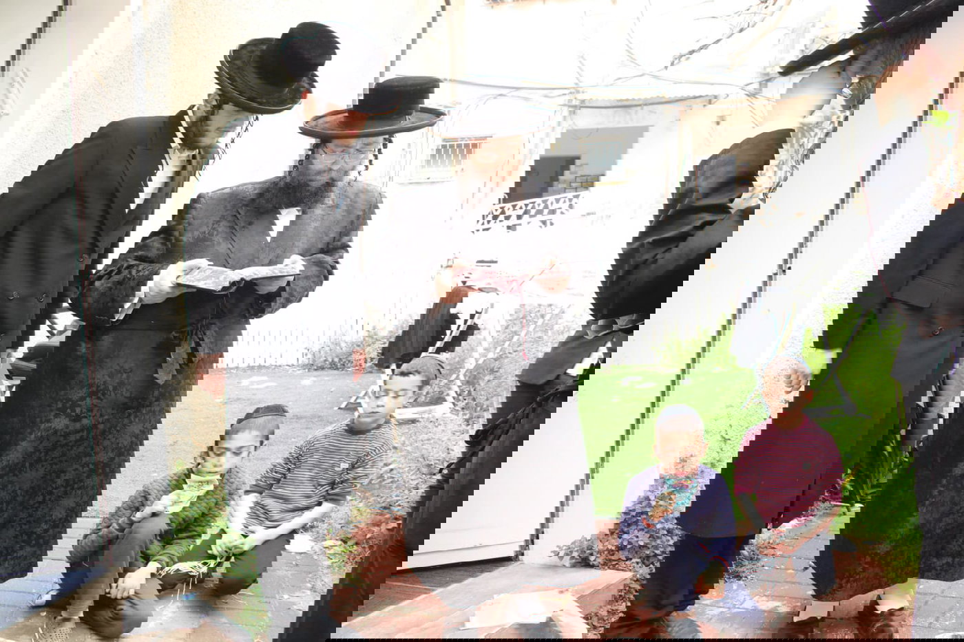 האדמו"ר מצאנז ז'ימגראד בשריפת חמץ