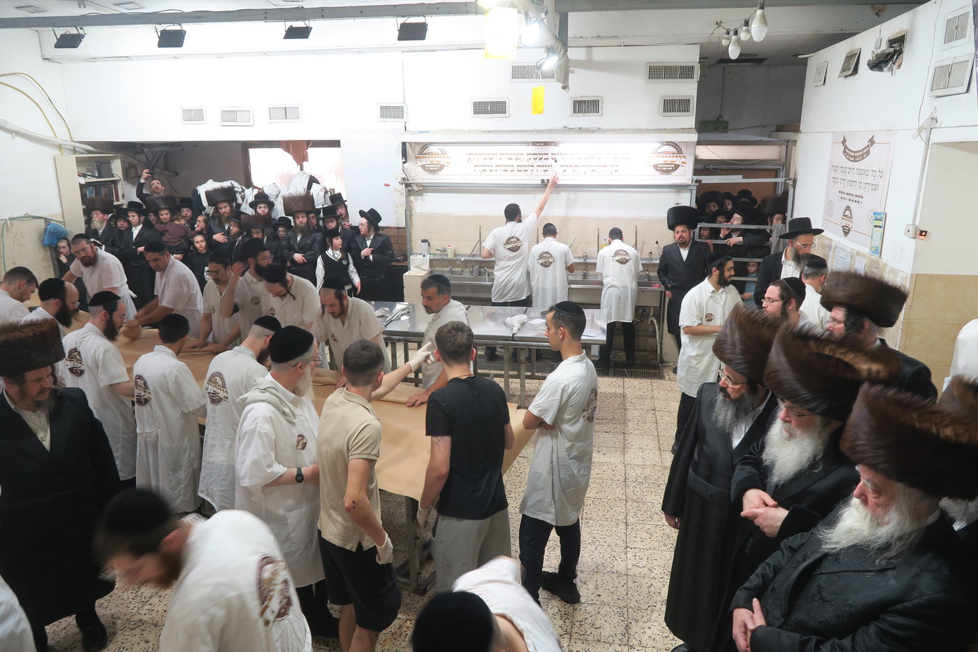 האדמו"ר מנדבורנה באפיית מצות מצווה