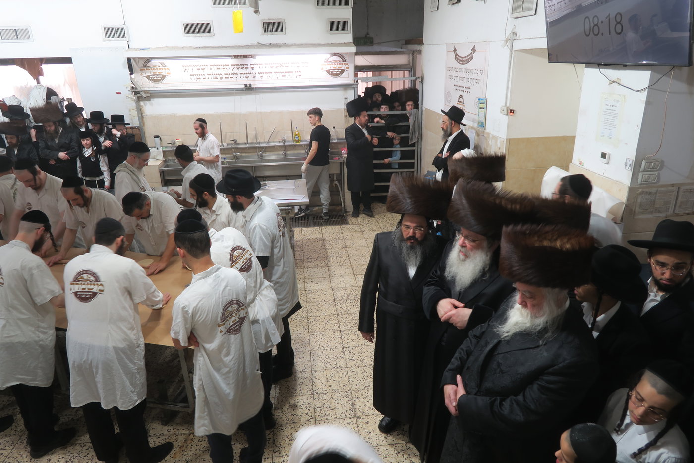 האדמו"ר מנדבורנה באפיית מצות מצווה