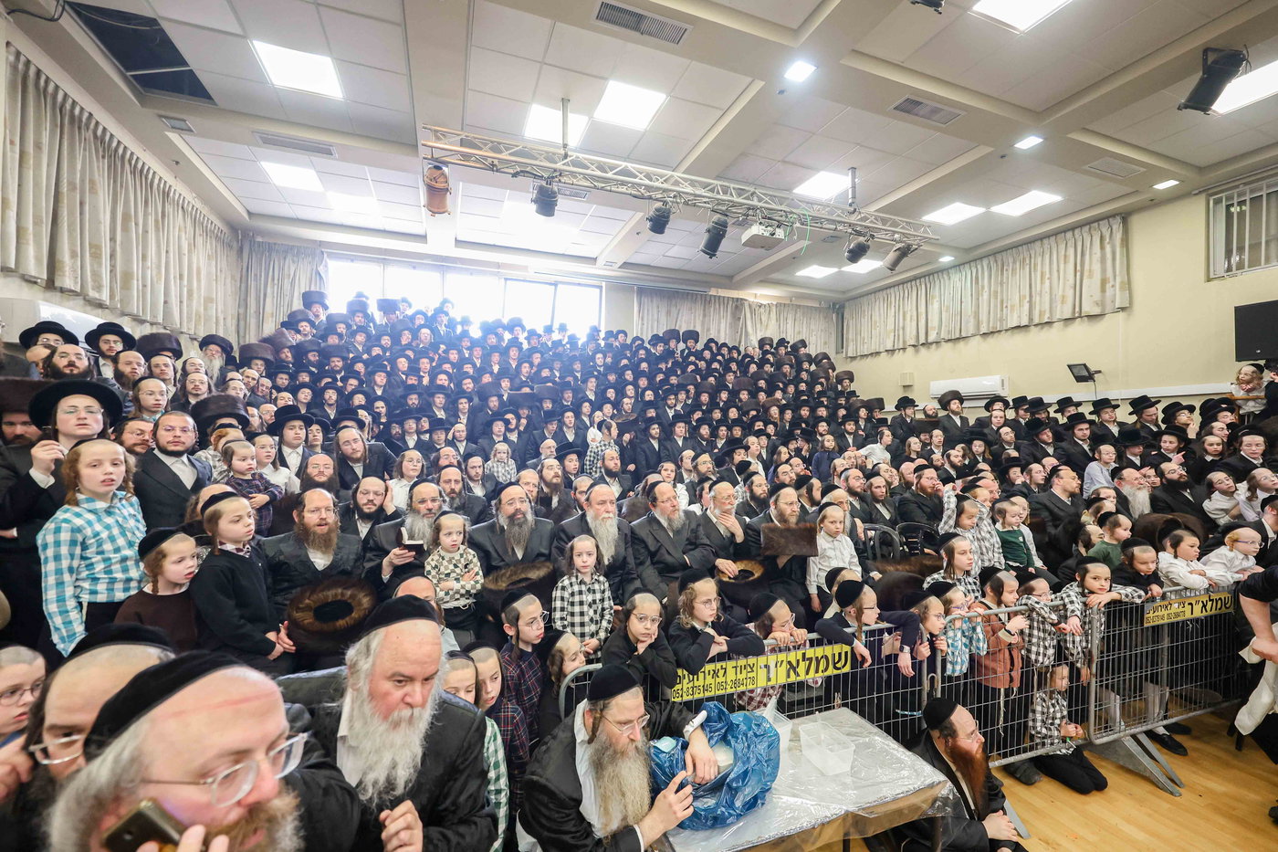 האדמו"ר מויז'ניץ באפיית מצות מצווה