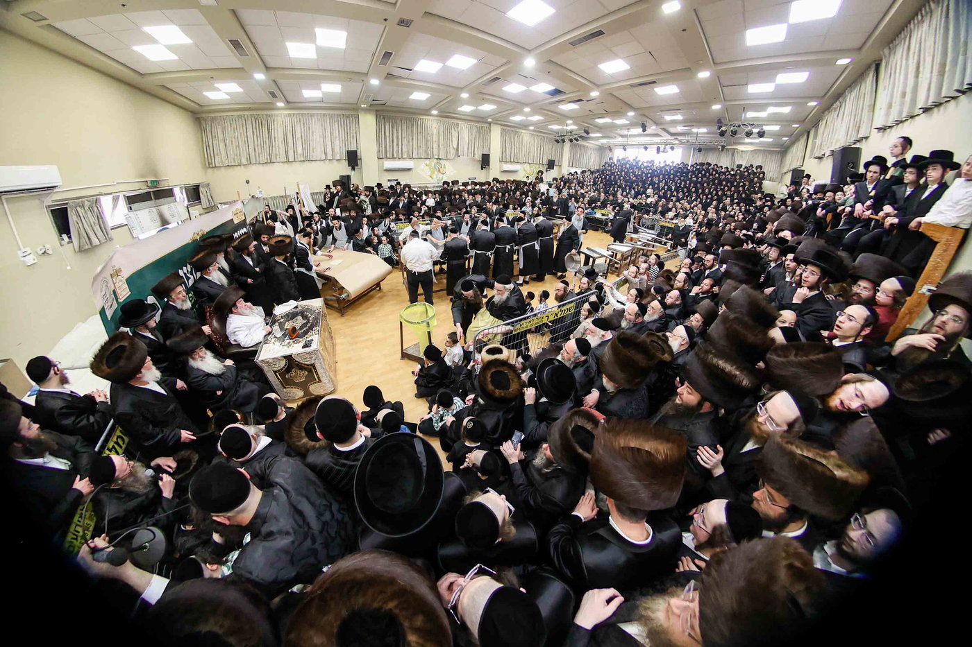 האדמו"ר מויז'ניץ באפיית מצות מצווה