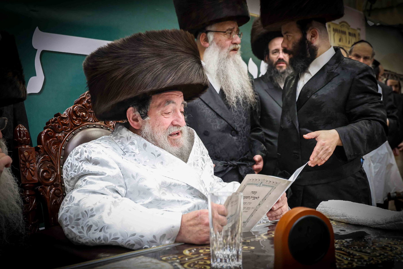 האדמו"ר מויז'ניץ באפיית מצות מצווה