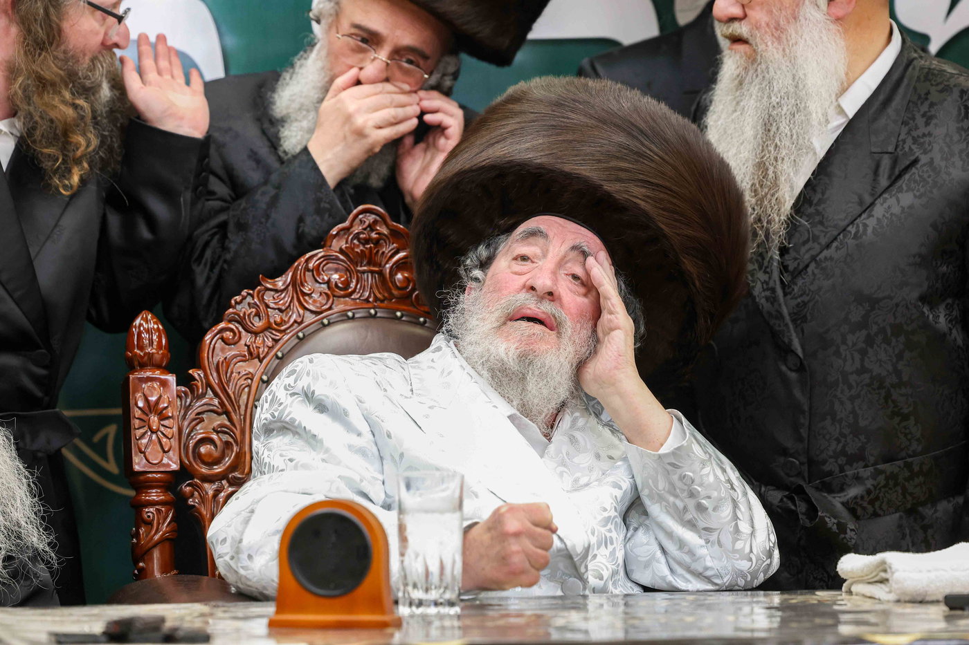 האדמו"ר מויז'ניץ באפיית מצות מצווה