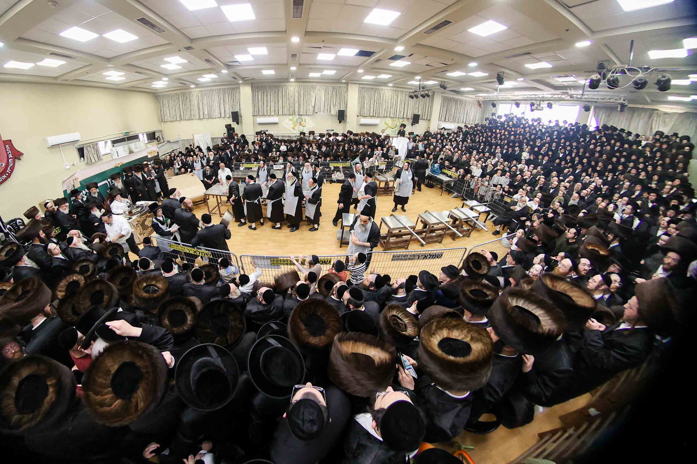 האדמו"ר מויז'ניץ באפיית מצות מצווה