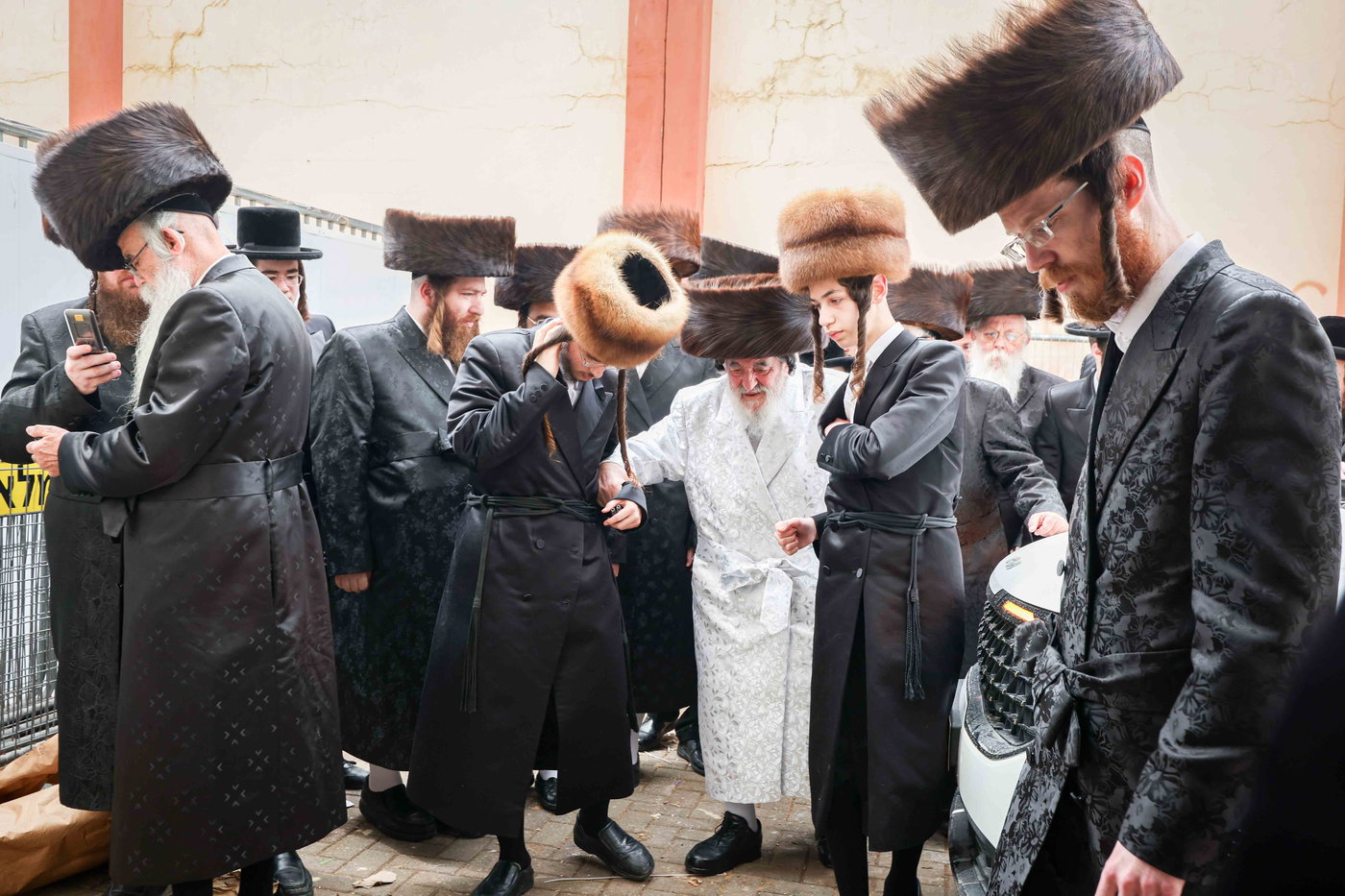 האדמו"ר מויז'ניץ באפיית מצות מצווה