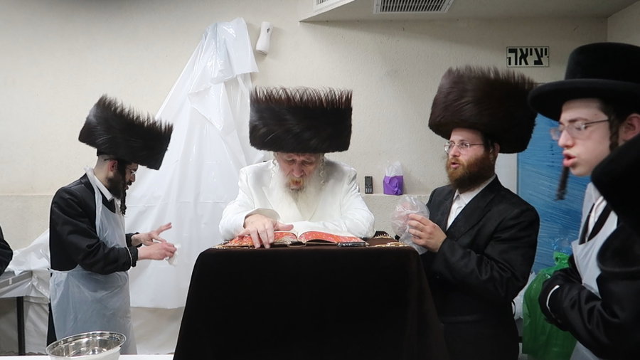 האדמו"ר מטשארנאביל באפיית מצות מצווה