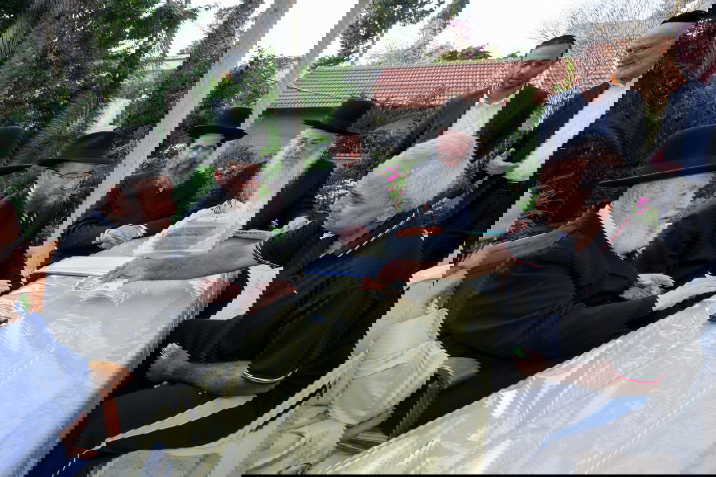 הגאון רבי יצחק זילברשטיין במכירת חמץ