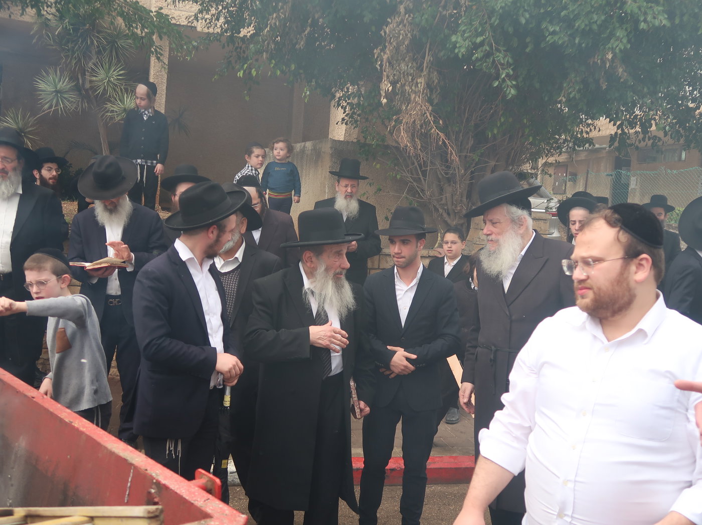 הגאון רבי ניסים בן שמעון בשריפת חמץ