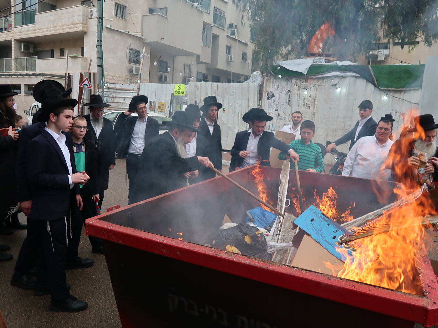 הגאון רבי ניסים בן שמעון בשריפת חמץ