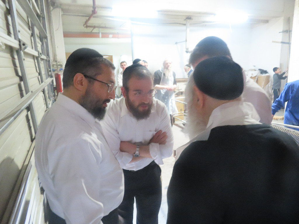 הגאון רבי יצחק זילברשטיין באפיית מצות