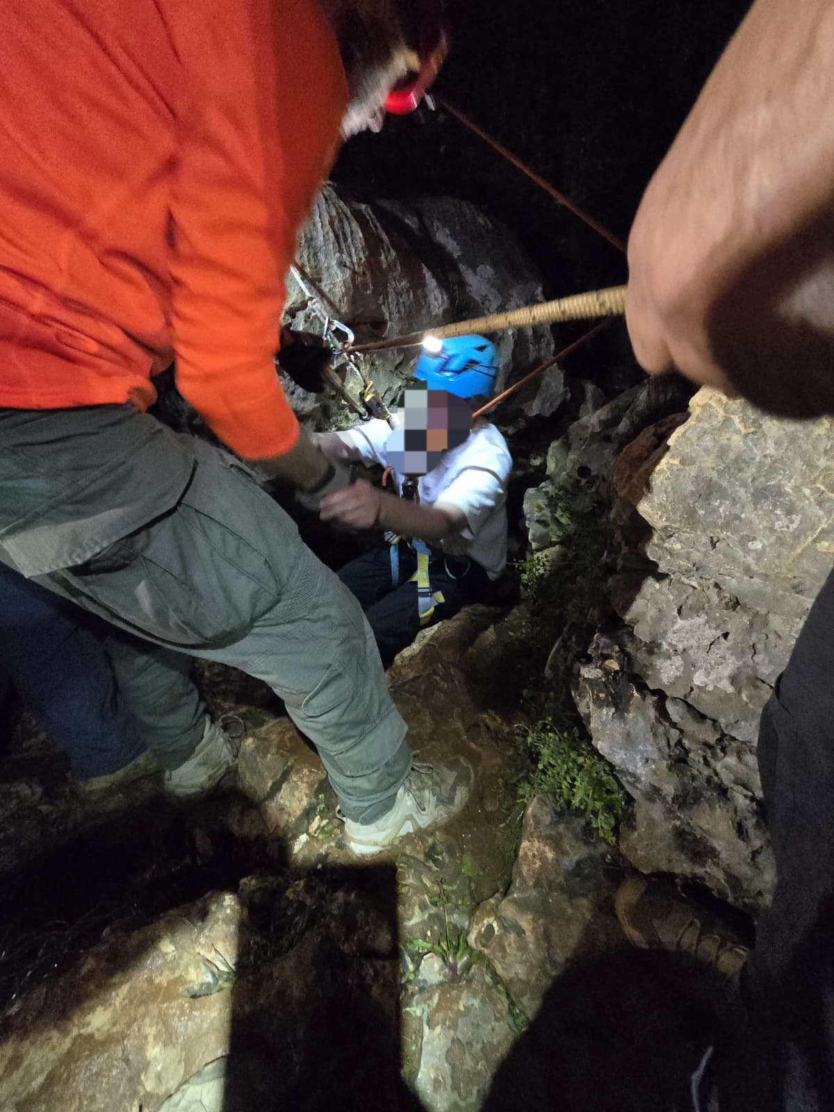 החילוץ ממערת זווית