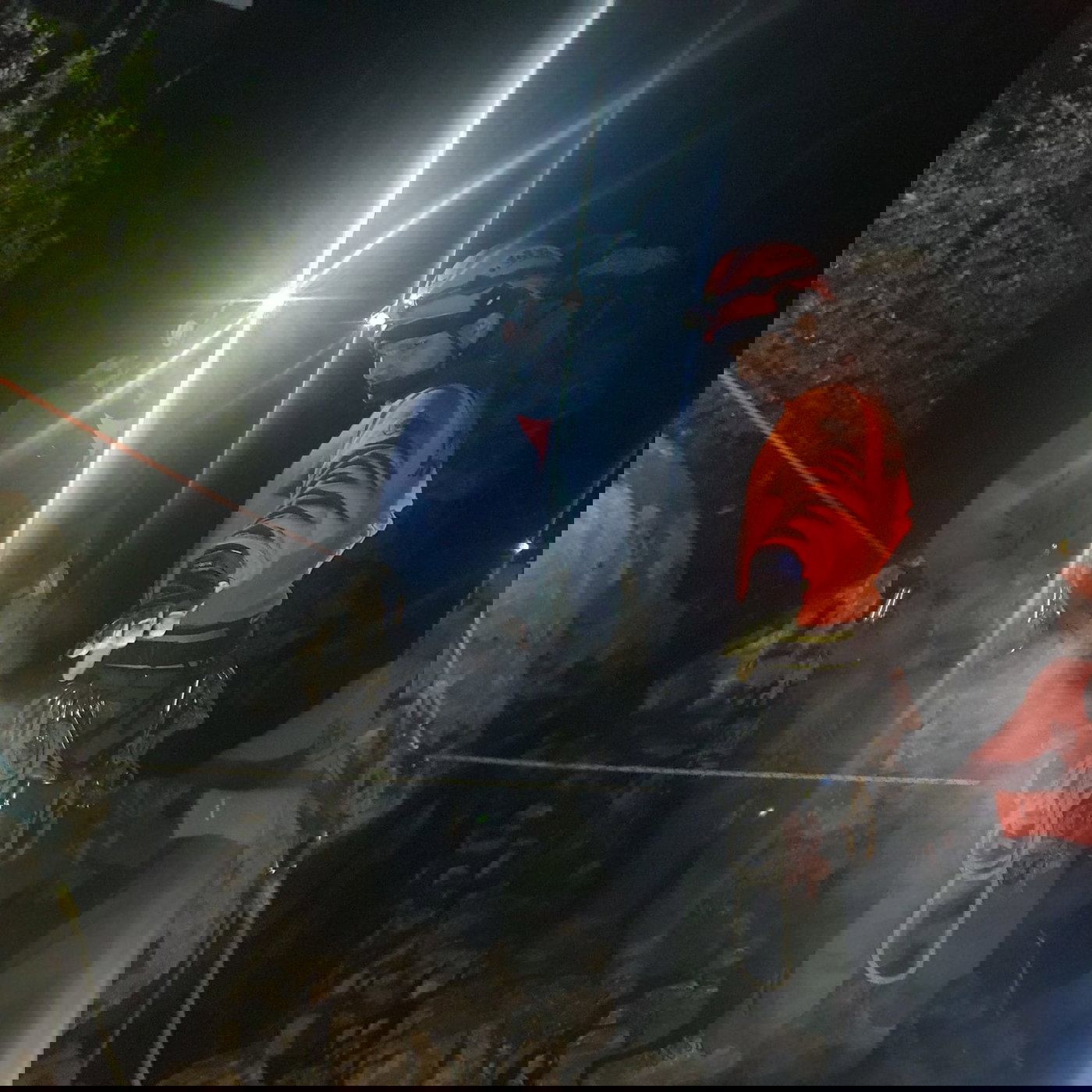 החילוץ ממערת זווית