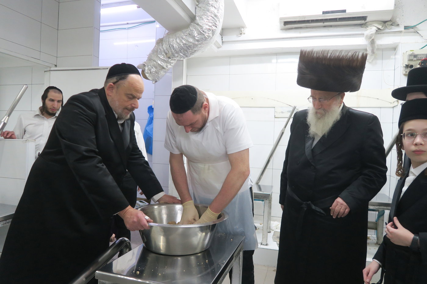 הגרש"א שטרן באפיית מצות